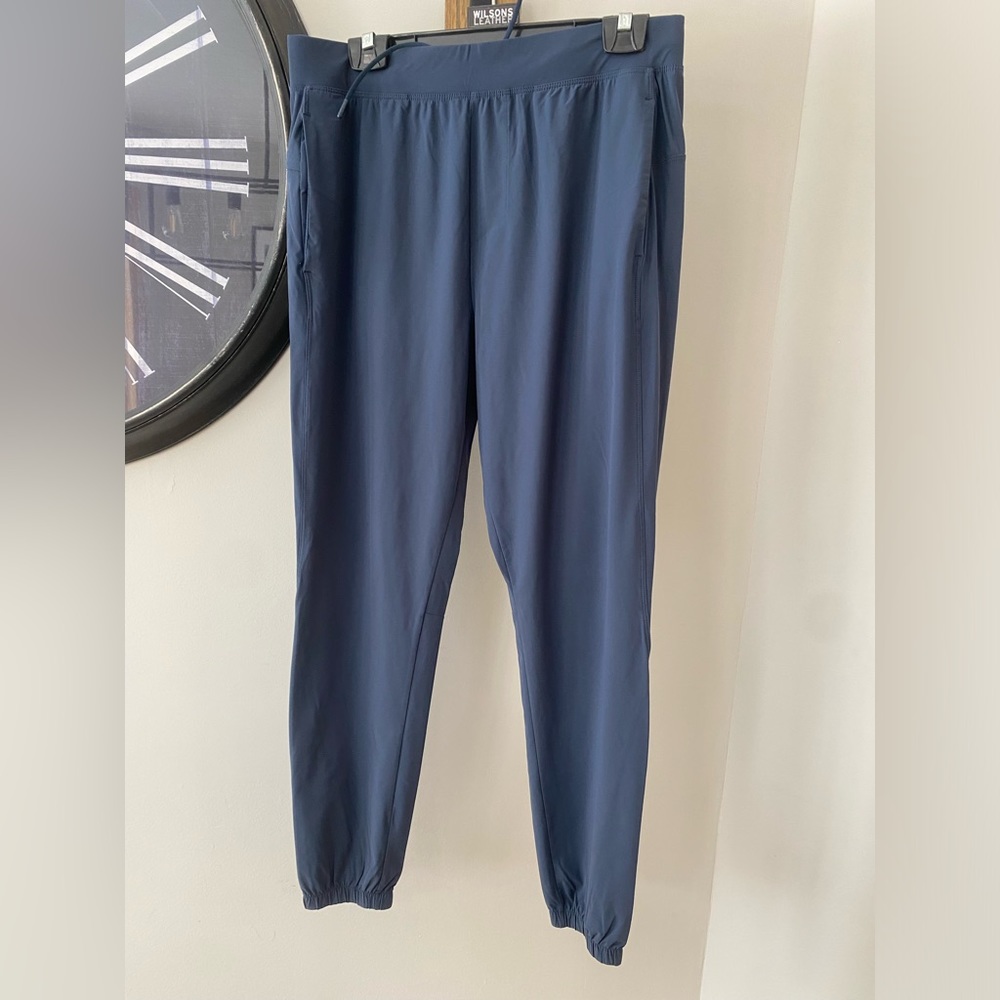 All in Motion | light jogger size: M
